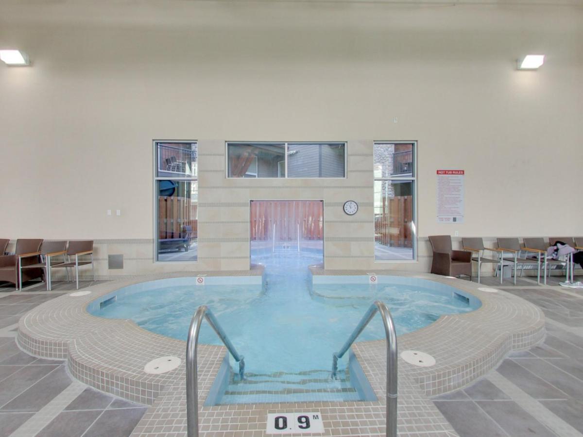 The Mountaineer By Instantsuites Pool & Hottub Canmore Exterior foto