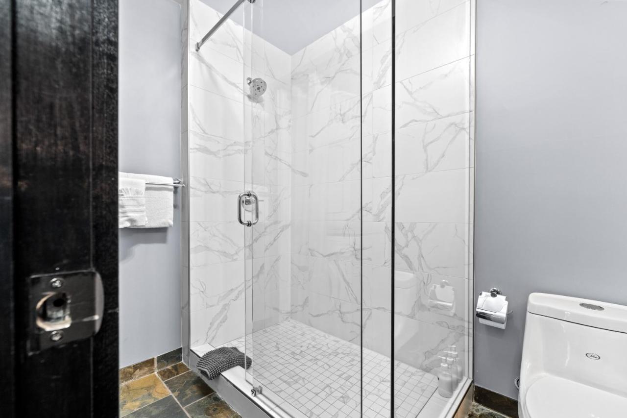 The Mountaineer By Instantsuites Pool & Hottub Canmore Exterior foto