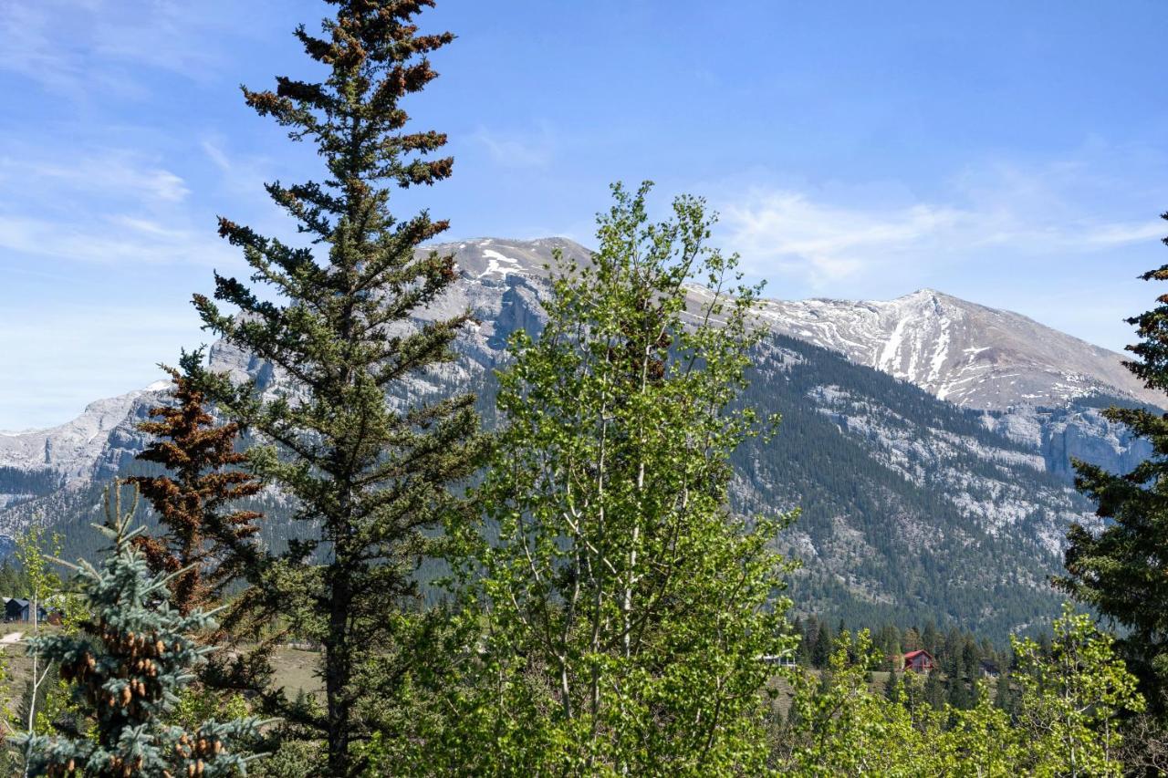 The Mountaineer By Instantsuites Pool & Hottub Canmore Exterior foto